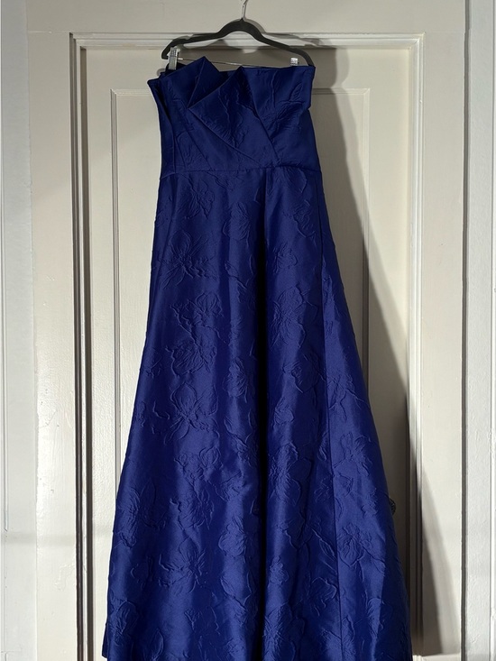 Monique Lhuillier Dresses & Skirts - Monique Lhuillier Strapless Floral Jacquard Gown in Navy